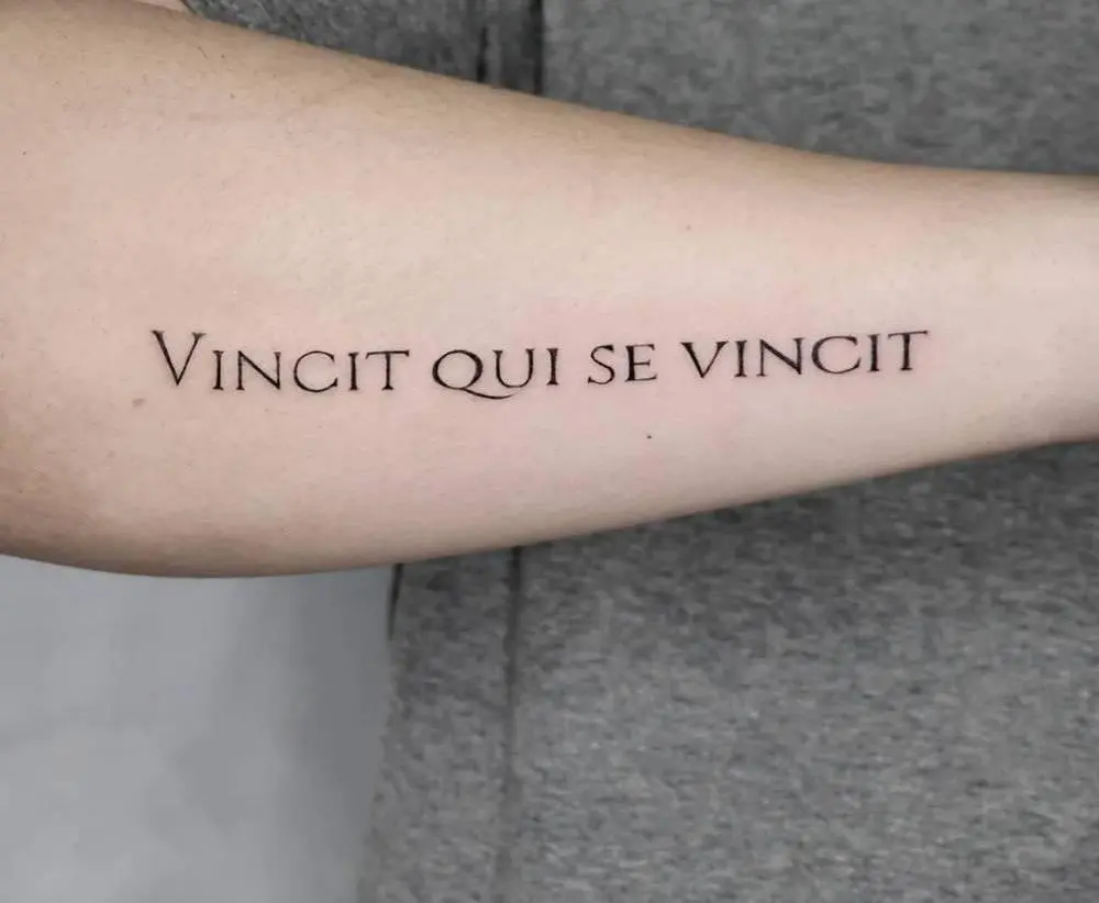 Тату мотивирующая надпись на руке для парня