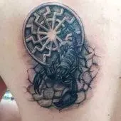 Тату черное солнце со скорпионом