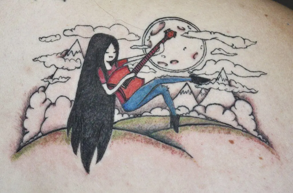 красочная тату adventure time на спине
