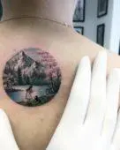 тату с горами и девушкой