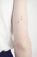 star_arm3 тату со звездами на руке девушки