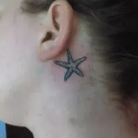 star_head4 тату с морской звездой за ухом