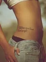 tattoo-inscription-on-body-side (7) Тату надпись сбоку туловища на талии