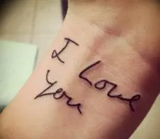 tattoo-love-on-arm (8) Тату с надписью love i love you