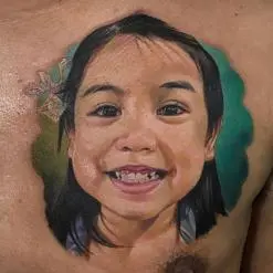 Aaron Olaguivel (Omom Tattoo)
