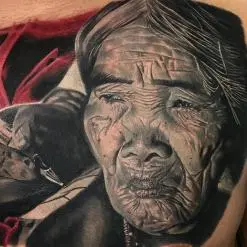 Aaron Olaguivel (Omom Tattoo)