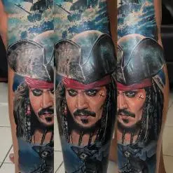 Aaron Olaguivel (Omom Tattoo)