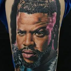 Aaron Olaguivel (Omom Tattoo)