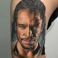 Aaron Olaguivel (Omom Tattoo)