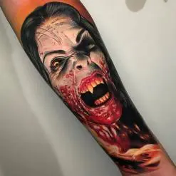 Aaron Olaguivel (Omom Tattoo)