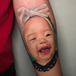 Aaron Olaguivel (Omom Tattoo)