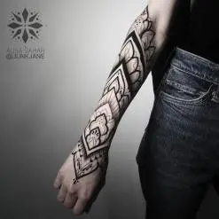 Алиса Сахар